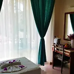 Kemer Hotel מלון