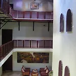 Kemer Hotel מלון