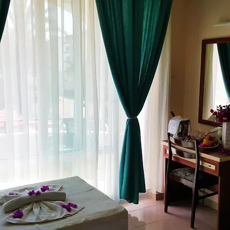 Kemer Hotel מלון