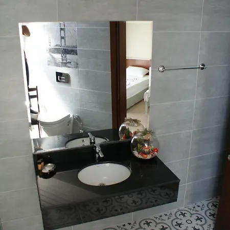 Kemer Hotel מלון