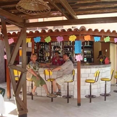 Kemer Hotel מלון קמר